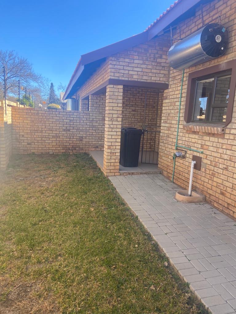 To Let 2 Bedroom Property for Rent in Flamwood North West